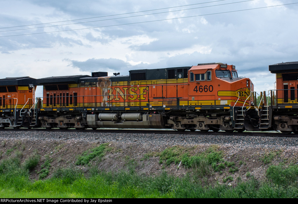 BNSF 4660 trails on a westbound manifest